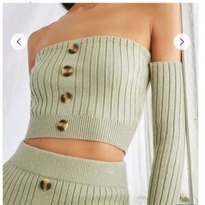 🪞 NWT off shoulder button long sleeve ribbed sweater top